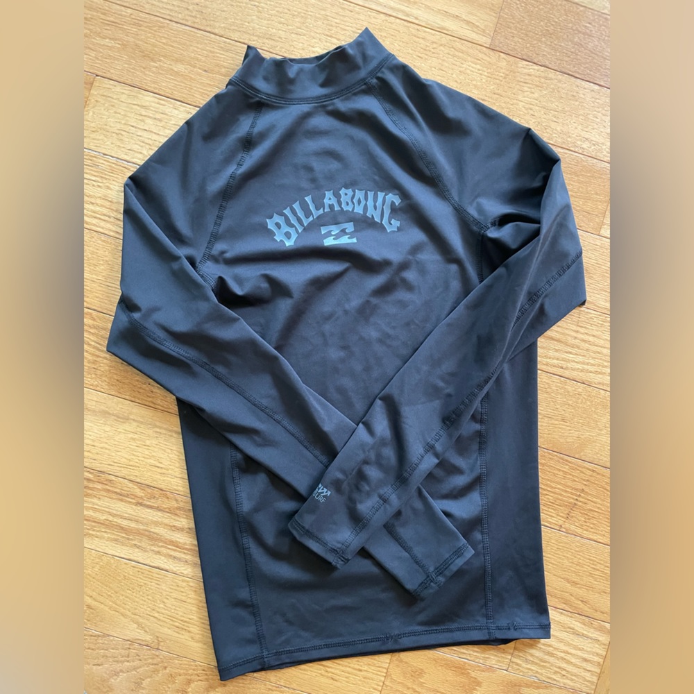 Billabong long sleeve surf:swim shirt - spf 50. Mens: S